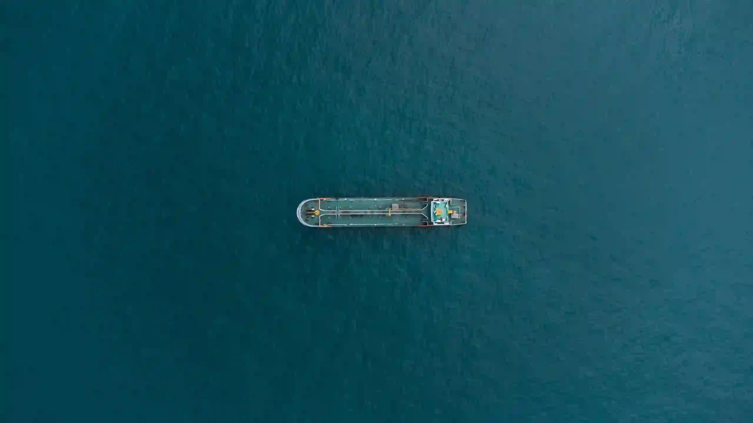 The Difference Between Derrick Barges and Pipelay Barges